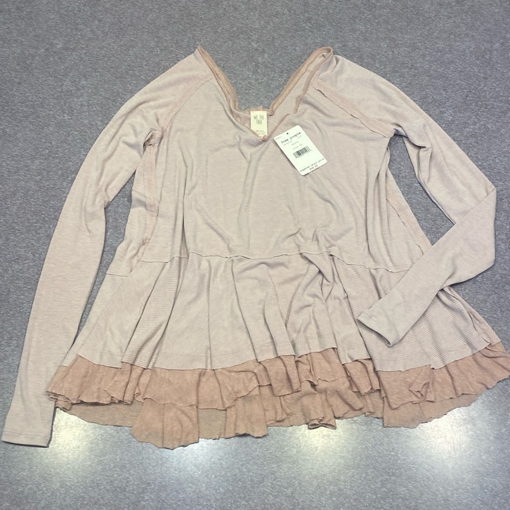 Adorable NWT Free People Long Sleeved Top